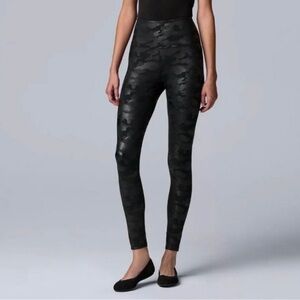 Simply Vera Wang Black Camo Faux Leather Leggings